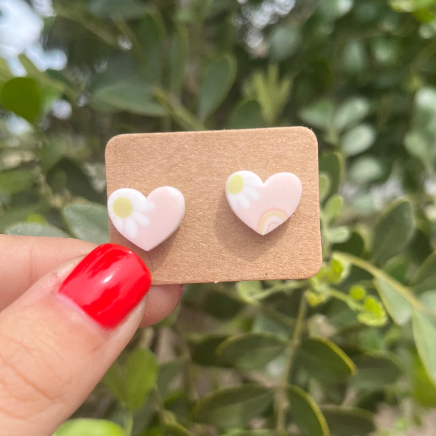Daisy Light Pink Medium Heart Stud Earrings